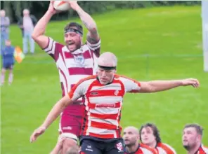  ??  ?? ●●The returning Shaun Needham takes clean ball at a lineout