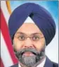  ??  ?? Sikhameric­an attorney general Gurbir Grewal