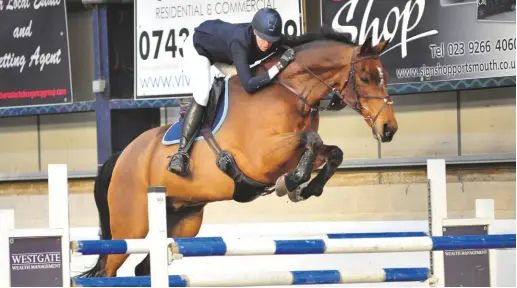  ??  ?? ‘I kept kicking’: Lauren Medcalf and the 14-year-old Busker IV take top spot in the 1.30m Blue Chip Dynamic B&C qualifier