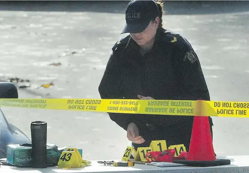  ?? NICK PROCAYLO ?? An RCMP officer on the scene of Monday’s homicide in Surrey, where 41-year-old Raj Sangha — a well-known and popular Bhangra dance promoter — was slain in a hail of gunfire.