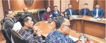  ?? — Bernama photo ?? Hannah (centre) chairs the RTG committee meeting in Kuala Lumpur.