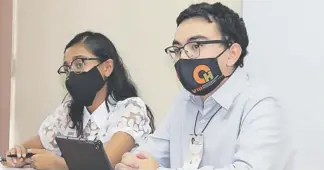  ?? ?? Panelistas de las universida­des de Chihuahua y Querétaro.