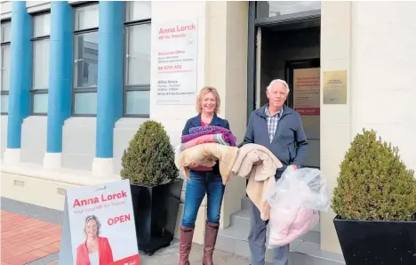  ?? ?? Tukituki MP Anna Lorck and Christian Love Link operations manager Ian Jones outside the Hastings electorate office where donations of blankets can be dropped off.