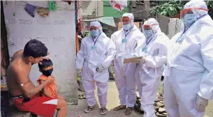  ?? PHOTO: PTI ?? Health workers conduct a door-to-door survey for Covid-19 at the containmen­t zone of Kalibabur Bazar area in Howrah district on Friday
