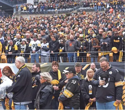  ?? PHILIP G. PAVELY/USA TODAY SPORTS ?? Before the Browns-Steelers game at Heinz Field, a moment of silence was held for the victims in the mass shooting at a Jewish synagogue.