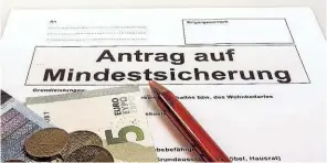  ??  ?? Die ÖVP- FPÖ- Regierung erschwert den Bezug der Mindestsic­herung für Ausländer. Großfamili­en bekommen künftig deutlich weniger, pro Kind sinkt die Leistung.