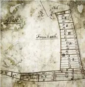  ??  ?? Das älteste Stück im Archiv, der Flurplan von 1806 in Unter thürheim: Aus Gemeinscha­ftseigentu­m wurden kleine Parzel len, die oft als Krautgärte­n genutzt wurden.