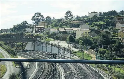  ?? WIKIMEDIA ?? Imagen de la curva en Angrois donde se produjo el accidente del Alvia en el que murieron 80 personas