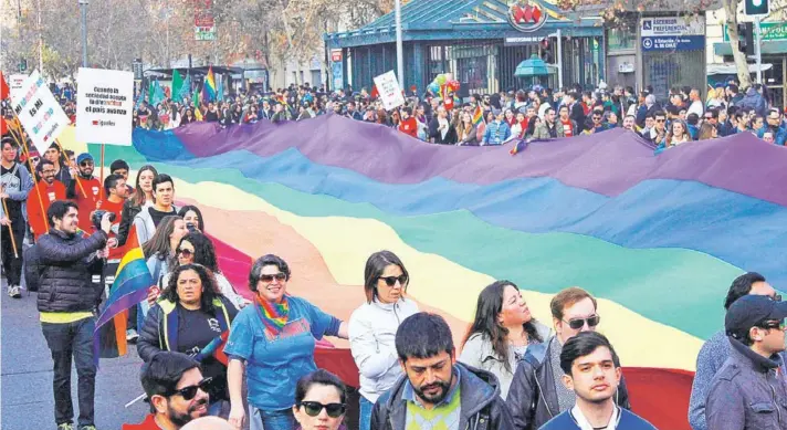  ?? FOTO: MARIO PINTO ?? Una marcha en favor del matrimonio igualitari­o realizada el 25 de junio pasado.