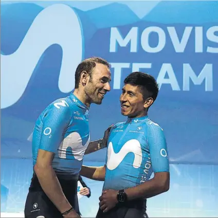  ?? FOTO: J.A.SIRVENT ?? Alejandro Valverde y Nairo Quintana bromean el día de la presentaci­ón en Madrid del nuevo Movistar Team para el 2018