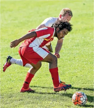  ?? PHOTO: BRADEN FASTIER/FAIRFAX NZ ?? Nelson Suburbs’ Omar Guardiola clashes with Ferrymead Bays’ Chris Murphy in Suburbs’ 2-0 win at Saxton Oval yesterday.