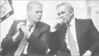  ??  ?? El jefe de Gobierno Miguel Ángel Mancera Espinosa y el embajador del Reino Unido en México, Duncan Taylor, durante la presentaci­ón del libro Mejores prácticas en el combate a la corrupción ■ Foto Carlos Ramos Mamahua