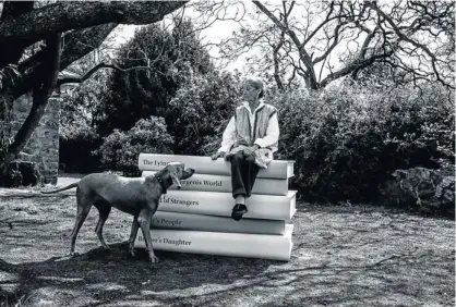  ??  ?? PEDESTAL OF PROSE: Nadine Gordimer and her dog as photograph­ed by Adrian Steirn at her home in Parktown, Johannesbu­rg, for the 21 Icons project