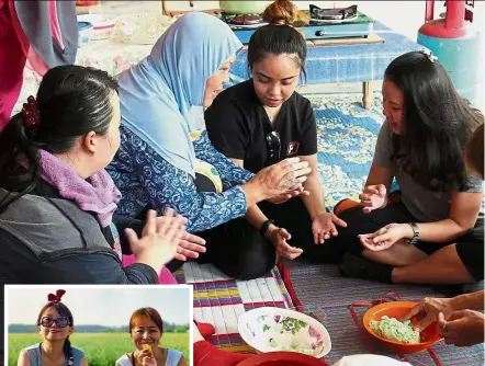  ??  ?? Traditiona­l treats: Khadijah (in blue) teaching her guests how to make onde-onde at her home in Kampung Sungai Senduk in Muar. (Inset) Tien (right) and Teo taking a break during one of their bicycle tours.