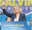  ?? FOTO: DPA ?? Marine Le Pen, Vorsitzend­e des französisc­hen „Rassemblem­ent National“, bei der Kundgebung in Mailand.