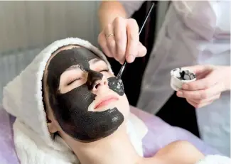  ?? F.E ?? El barro negro posee múltiples propiedade­s, por lo que es el más utilizado en las terapias para cuidar la piel.