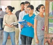  ?? RAJ K RAJ/HT PHOTO ?? Delhi University aspirants queue outside an interview room at Shri Ram College of Commerce.