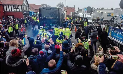  ?? MERCURY PRESS ?? Close call: Marine fans welcome the Spurs team bus but police said they were happy