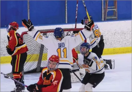  ?? SAM STEWART — DIGITAL FIRST MEDIA ?? Downingtow­n East’s Alex Fox is congratula­ted by teammates after scoring the game’s first goal during the Ches-Mont League final Thursday night at Ice Line.