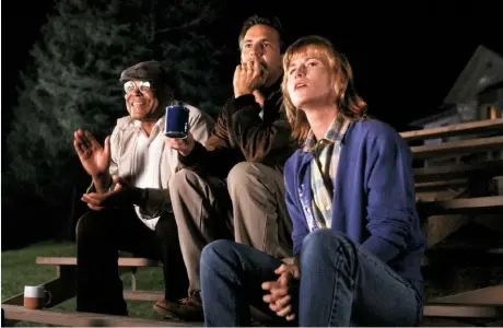  ??  ?? Above: Annie (Amy Madigan) and husband Ray keep their eye on the baseball along with radical author Terence Mann (James Earl Jones). Left: A ghostly apparition in the form of disgraced Chicago White Sox player Shoeless Joe Jackson (Ray Liotta).