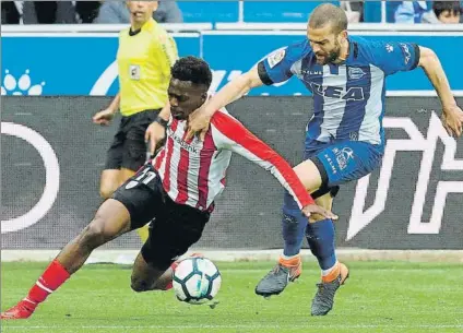  ?? FOTO: EFE ?? Un baluarte La recuperaci­ón de Víctor Laguardia con la temporada ya iniciada le dio consistenc­ia a la defensa del Alavés