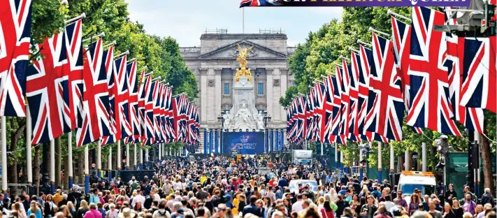  ?? ?? Anticipati­on: Flags line the crowded Mall yesterday as thousands gather for the Platinum Jubilee celebratio­ns and to honour the Queen’s 70 years on the throne
