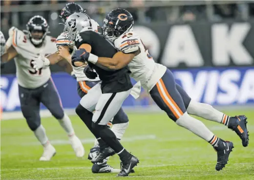  ?? AP ?? The Bears’ issues on offense have, in essence, squandered a season of peak productivi­ty from star linebacker Khalil Mack (52). Akiem Hicks’ injury has hurt, too.