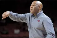  ?? NWA Democrat-Gazette/ANDY SHUPE ?? Arkansas Coach Mike Anderson said he liked being able to use multiple lineup combinatio­ns during the Razorbacks’ two exhibition victories. “That’s the beauty of this team, the versatilit­y of the different parts,” Anderson said. “But they have to be able to be cohesive no matter who I put out there.”
