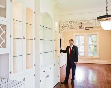  ?? R. Clayton McKee / For the Chronicle ?? Bill Baldwin of Boulevard Realty shows the interior of a kitchen in a home at 205 E. 5th Street in the Heights The house is a 2 1/2 stories with a number of interestin­g architectu­ral features.