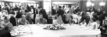  ??  ?? Abang Johari (fourth left) and his wife Jumaani (centre) and Paulus to his right having a light moment with other VVIP's before dinner was served at the Sarawak Backbenche­rs Club Gawai Raya Nite 2018 at Grand Margherita Hotel Kuching.