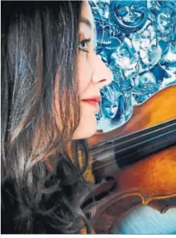  ??  ?? La violinista Lina Tur Bonet actúa el 7 de abril con el clavecinis­ta Javier Núñez.