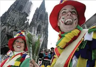  ?? Foto: Getty Images ?? „Mer losse de’r Dom en Kölle“: Der Dom ist nicht nur Kulisse für den Kölner Rosenmonta­gsumzug. Er wird auch in Liedern besungen.