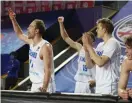  ?? FOTO: VILLE VUORINEN/LEHTIKUVA ?? Petteri Koponen ledde Finlands basketherr­ar ett steg närmare EM 2022.