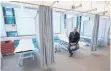  ?? FOTO: DPA ?? Die neue Wiesn-Sanitätsst­ation mit Peter Aicher, Geschäftsf­ührer und Inhaber der Aicher Ambulanz Union.