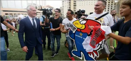  ??  ?? Didier Deschamps accumule les distinctio­ns. En septembre, il avait inauguré le stade qui porte son nom à Cap-d’Ail.