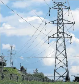  ?? P. PAREDES/EFE ?? Torretas de luz en la falda del monte Naranco, en Asturias.