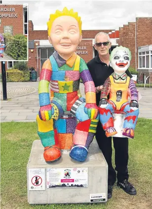  ??  ?? Main picture: Resource assistant Jim Weir with one of the mini Oor Wullies and (inset) Caitlin Wolsey, left, Hannah Coupar and Jim outside Ardler Library.