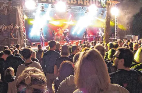  ?? FOTO: ARCHIV ?? Das Gruabarock-Festival ist legendär. Es zieht tausende Musikfans in die Sandgrube zwischen Neuler und Ramsenstru­t. Die Aufnahme ist ein Archivbild.