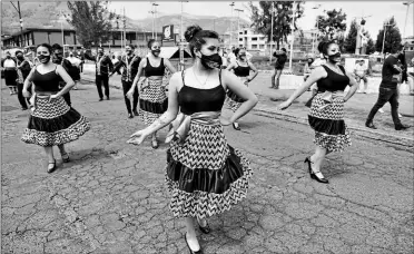  ?? Galo paguay / el comercio ?? • Asómate ve, del Cabildo, organizó ayer un desfile con bandas de pueblo en Solanda (sur).