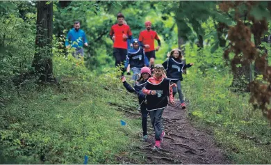  ?? BOB TYMCZYSZYN THE ST. CATHARINES STANDARD ?? Youths participat­e in the Don’t Get Lost adventure running program that was held at Burgoyne Woods. The program combines trail running, navigation, cross-country running and obstacles into a fun and muddy eco-adventure with the emphasis on fun.