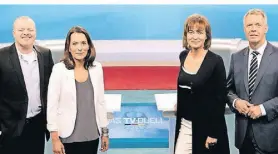 ?? FOTO: DPA FOTO: DPA FOTO: DPA ?? Raab (l.) mit Anne Will, Maybrit Illner und Peter Klöppel vor dem TV-Duell zwischen Angela Merkel und Peer Steinbrück im Jahr 2013.