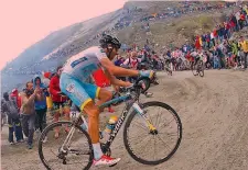  ?? BETTINI ?? Fabio Aru, 24 anni, sul Colle del Finestre all’ultimo Giro d’Italia