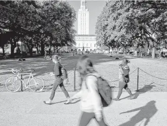  ?? Ashley Landis / Ashley Landis ?? The University of Texas at Austin has 89.8 percent of its students from Texas, but some critics say the lack of diversity cuts into life experience­s and neglects out-of-state tuition dollars.