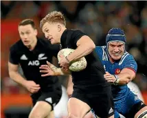  ??  ?? Damian McKenzie will have to get used to being tackled again this weekend after the French waved him through.