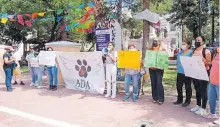  ?? GERARDO AGUIRRE ?? Se manifestar­on frente al Palacio de Gobierno