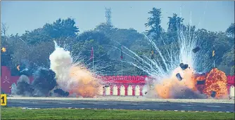  ?? PTI ?? Army soldiers demonstrat­e a drone attack during the 73rd Army Day parade, in New Delhi on Friday.