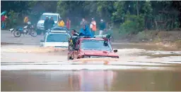  ??  ?? Eta dejó tanta lluvia que los suelos están saturados y hay riesgo de nuevas inundacion­es. Los bordos también sufrieron daños.