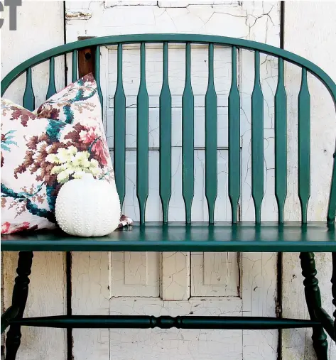  ?? DEBBIE REEVES ?? This bench was painted in Cascadia, a new shade by The Fat Paint Co. that’s inspired by the forest.