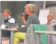  ?? RP-FOTOS (3): VO ?? In Fahrt: Heidi Matthias im Planungsau­sschuss bei ihrer Erwiderung auf die Kritik von SPD und CDU am Gebaren der Grünen in der Debatte um den Regionalpl­an.