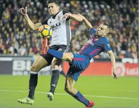  ?? FOTO: MANEL MONTILLA ?? Alba, durante el último partido en Mestalla de Liga en el que marcó un gol